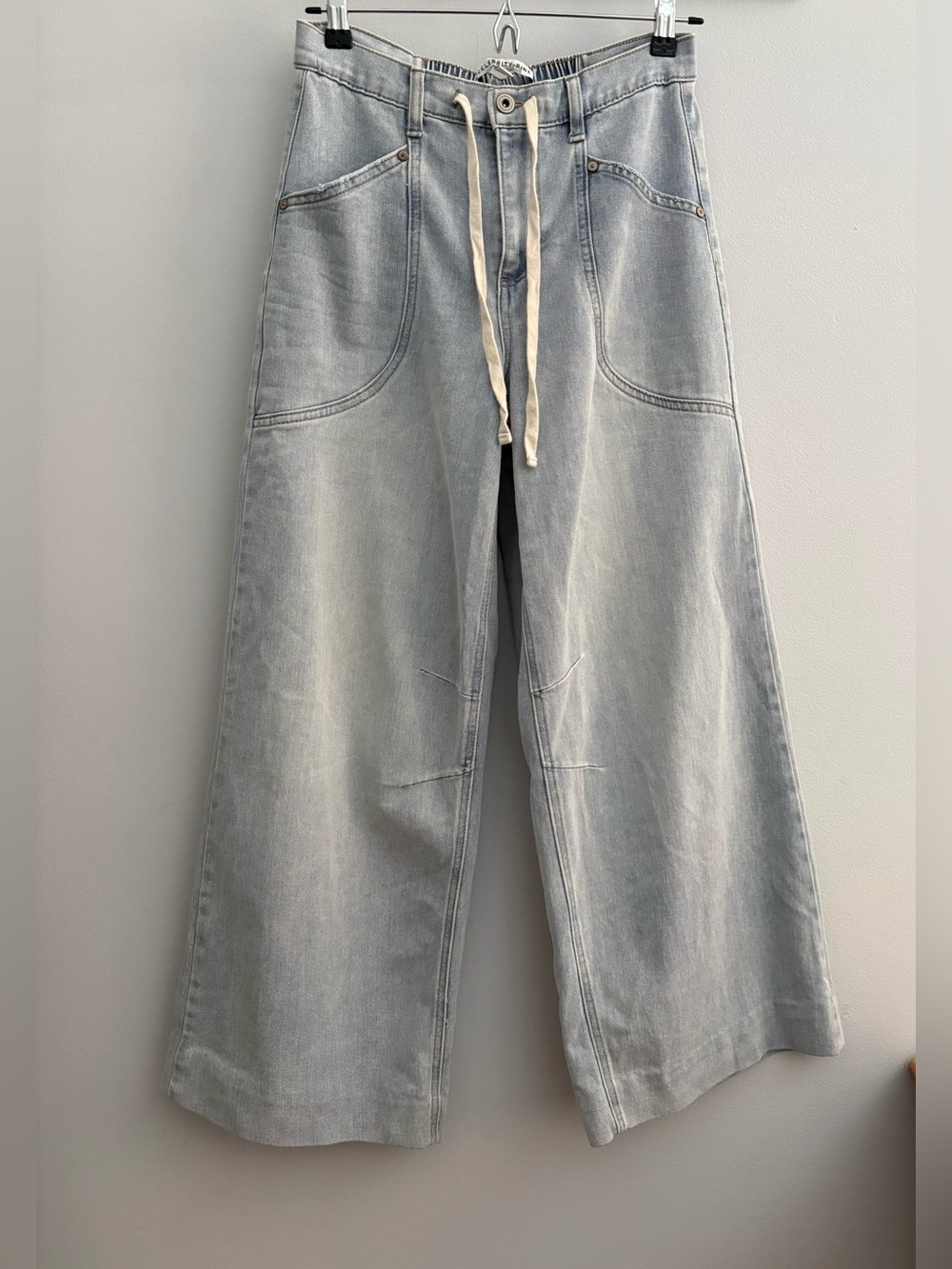 Celebrity Pink Light Wash Wide Leg Jeans with Drawstring Size :5/27